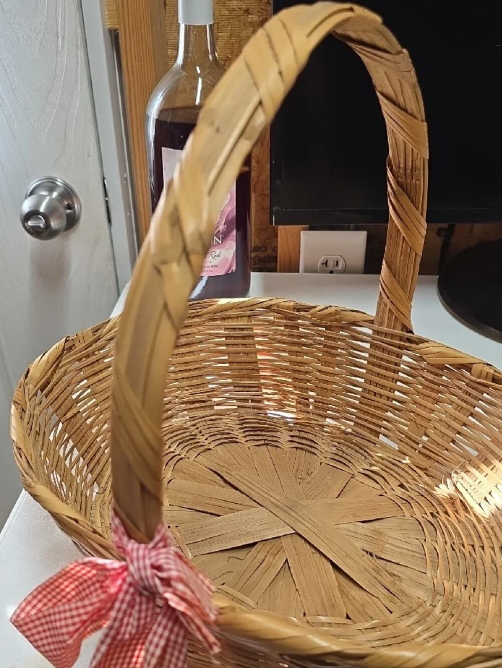Vtg.Woven Market Willow Basket with Red Gingham Bow(226)